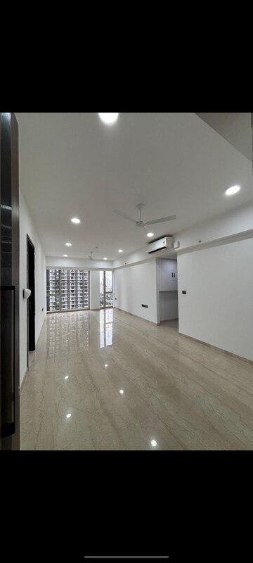 Room in 2 BHK Apartment at Lodha The Park Tower 6, Worli – for Rent