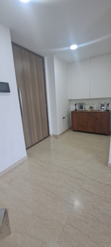 Room in 2 BHK Apartment at Lodha The Park, Worli – for Rent