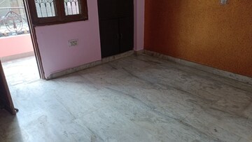 Room in 2 BHK Builder Floor at Vaishali Sector 5 – for Rent