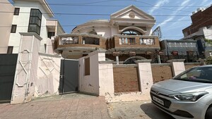 3.5 BHK Independent House For Sale in Sector 17