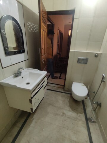 Bathroom in 1 BHK Builder Floor at Sector 55 – for Rent