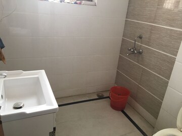 Bathroom in 1 BHK Builder Floor at Sector 55 – for Rent