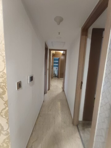 Room in 3 BHK Apartment at Lodha Fiorenza, Goregaon East – for Rent