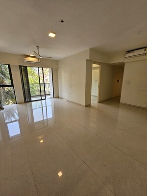 Room in 3.5 BHK Apartment at Rustomjee Seasons, Bandra East – for Sale