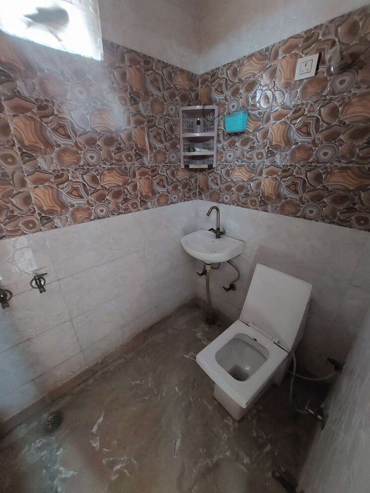 Bathroom, model town 3 2 Bedroom 90 Sq.Yd. Builder Floor In Model Town 3 Delhi 8823575