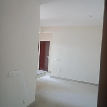 Room in 3 BHK Apartment at OP Floridaa, Sector 82 – for Rent