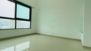 Room in 2 BHK Apartment at Kalpataru Immensa, Kolshet Road – for Rent