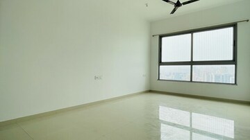 Room in 2 BHK Apartment at Kalpataru Immensa, Kolshet Road – for Rent