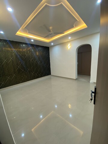 Furnished Amenities in  Shop at S S Omnia, Sector 86 – for Rent
