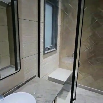 Bathroom in 4 BHK Apartment at Vipul World Floors, Sector 48 – for Rent