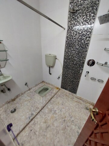 Attached Bathroom in 4 BHK Builder Floor at State Bank Colony – for Rent