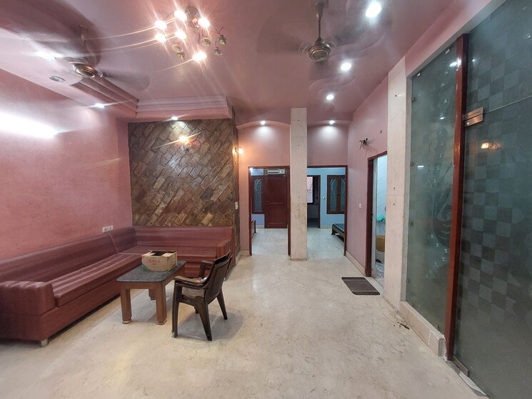 Living Room, state bank colony 4 Bedroom 220 Sq.Yd. Builder Floor In State Bank Colony Delhi 8823716