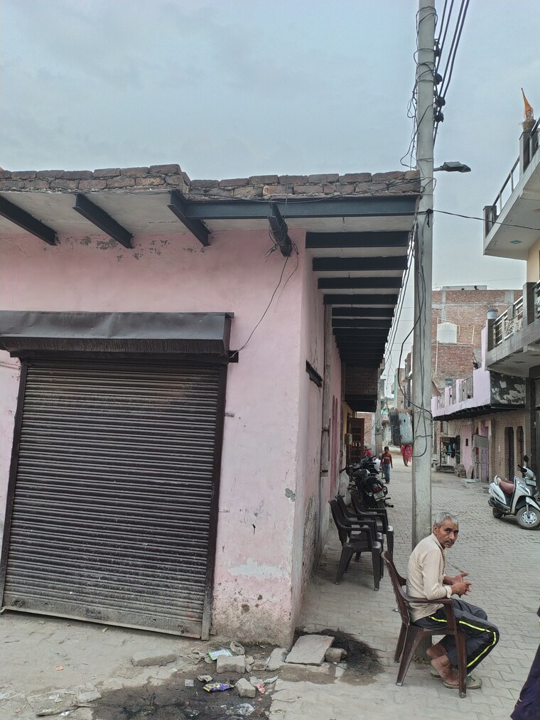Balcony, rajiv colony 6+ Bedroom 120 Sq.Yd. Independent House In Rajiv Colony Faridabad 8823682
