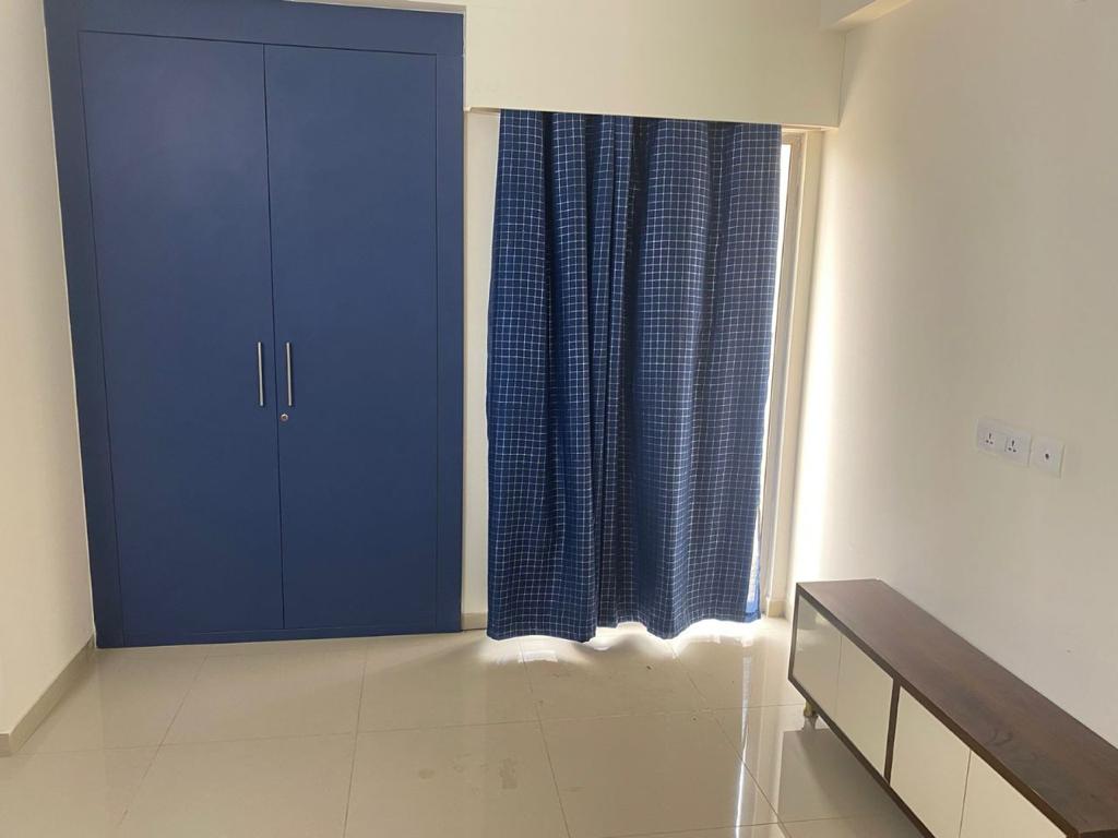 3 BHK 2100 Sq.Ft. Apartment in Max Towers