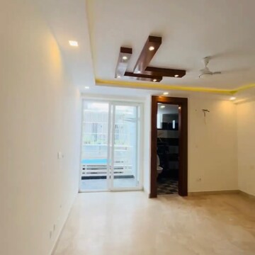 Room in 4 BHK Apartment at Birla Navya, Sector 63a – for Rent