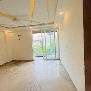 Room in 4 BHK Apartment at Birla Navya, Sector 63a – for Rent