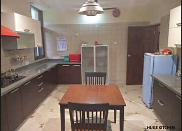 Kitchen in 5 BHK Villa at Sector 48 – for Rent