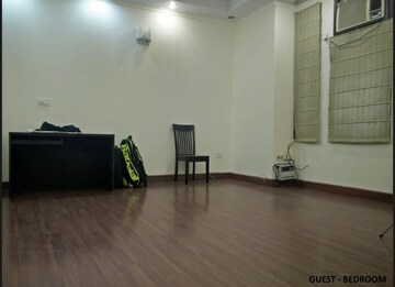 Room in 5 BHK Villa at Sector 48 – for Rent