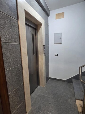 Building Lobby in 2.5 BHK Builder Floor at Jagriti Enclave – for Rent