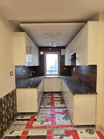 Kitchen in 2.5 BHK Builder Floor at Jagriti Enclave – for Rent