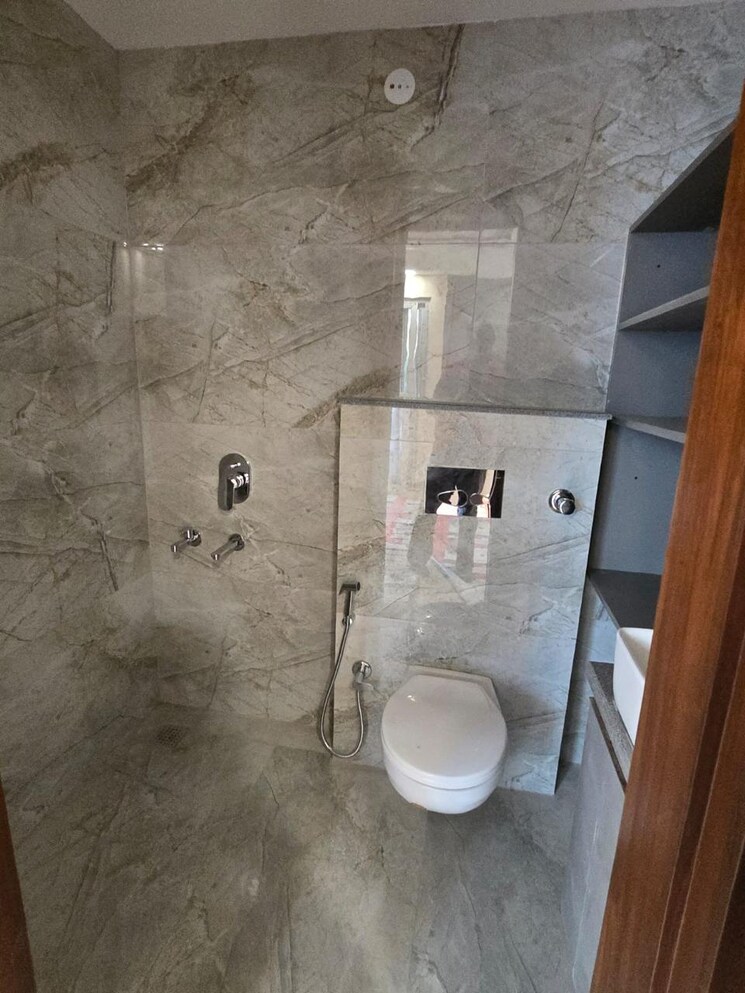 Bathroom, jagriti enclave 2.5 Bedroom 900 Sq.Ft. Builder Floor In Jagriti Enclave Delhi 8823732