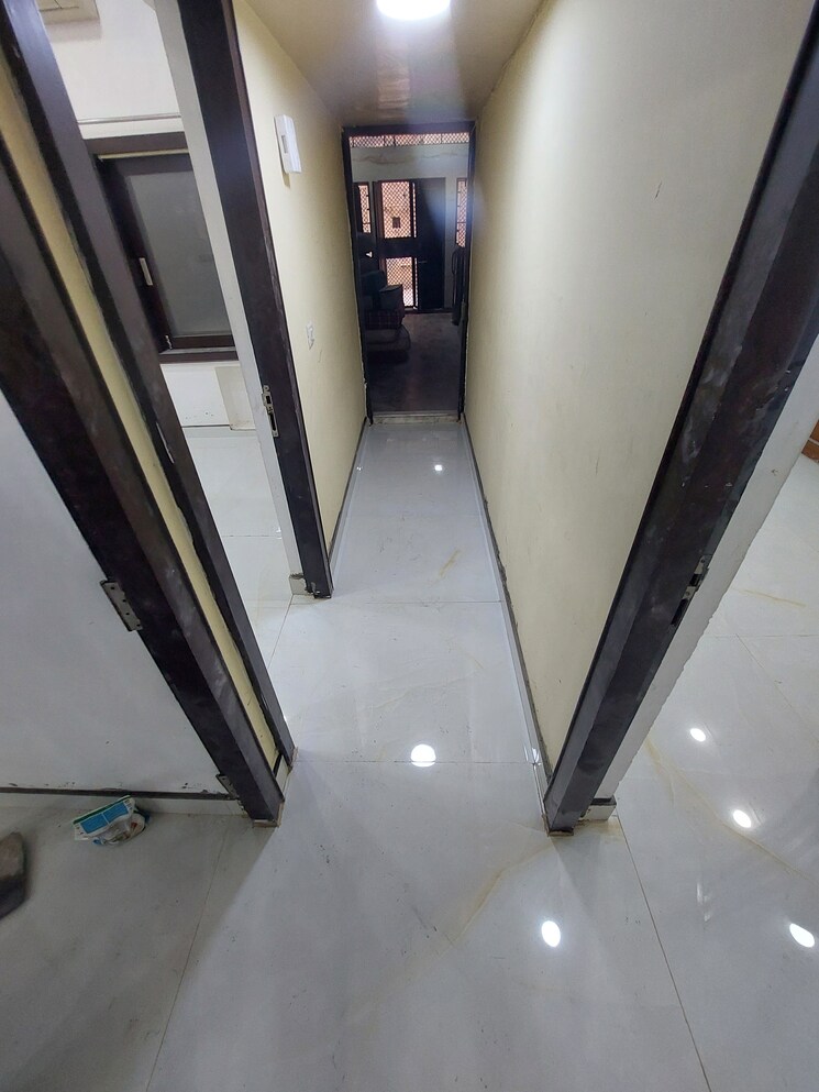 Nearby, state bank colony 3 Bedroom 200 Sq.Yd. Builder Floor In State Bank Colony Delhi 8823773