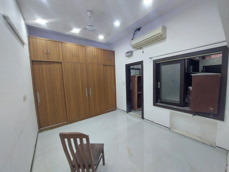 Bedroom, state bank colony 3 Bedroom 200 Sq.Yd. Builder Floor In State Bank Colony Delhi 8823773