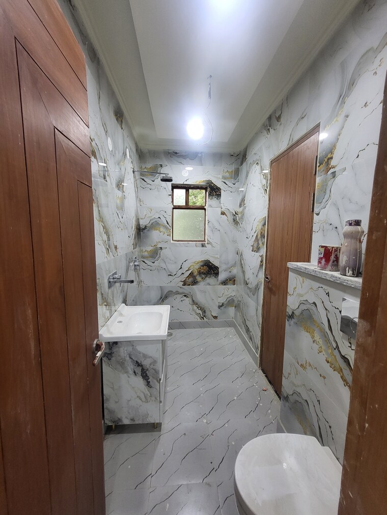 Master Bedroom, yk-homes 4 Bedroom 240 Sq.Yd. Builder Floor In Green Fields Colony Faridabad 8823847