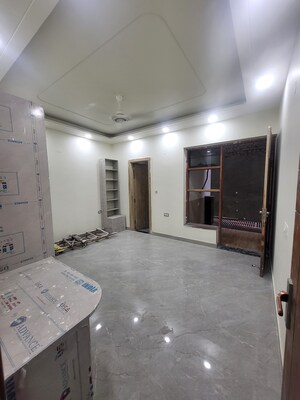Room in 4 BHK Builder Floor at YK Homes, Green Fields Colony – for Sale