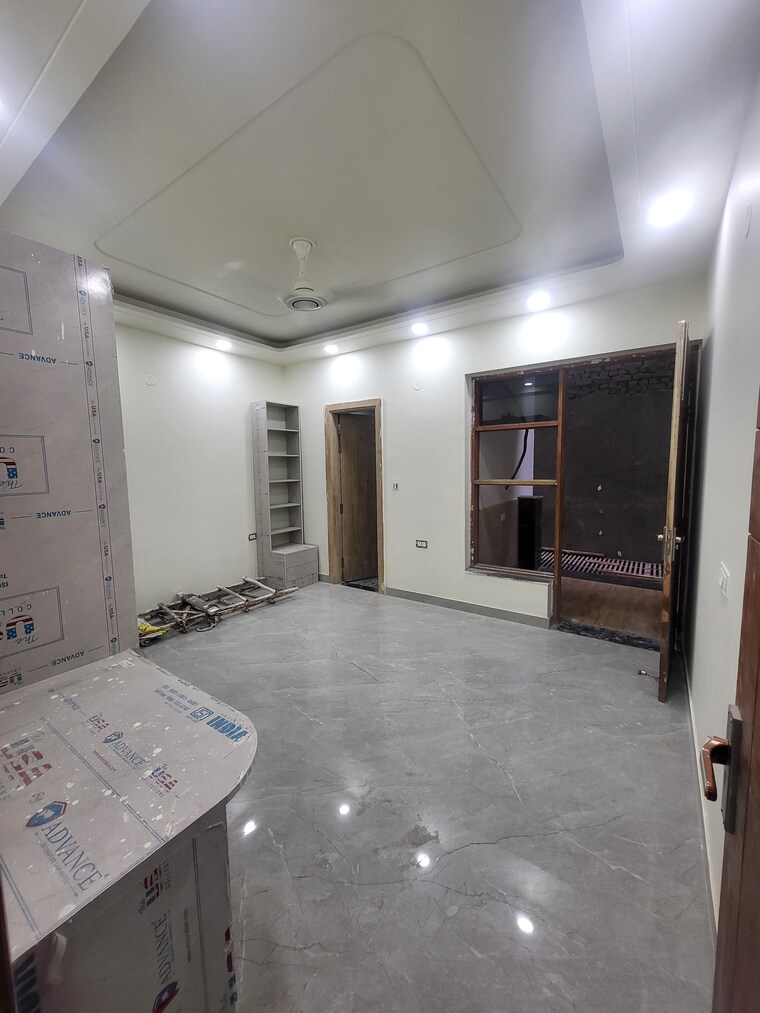 Room, yk-homes 4 Bedroom 240 Sq.Yd. Builder Floor In Green Fields Colony Faridabad 8823847