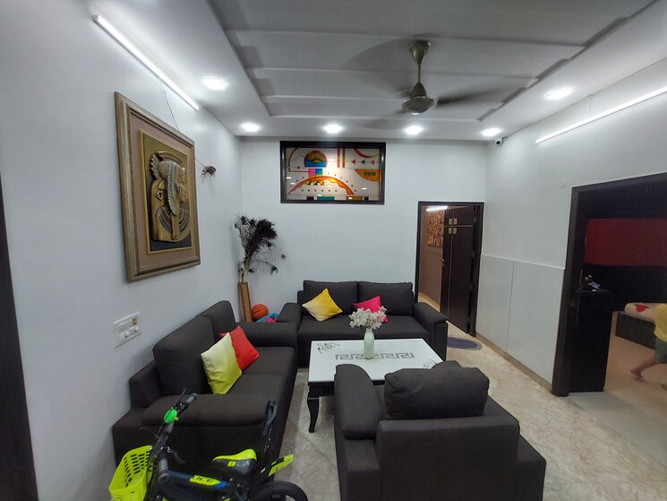 Living Room, mahindru enclave 3 Bedroom 150 Sq.Yd. Builder Floor In Mahindru Enclave Delhi 8823972