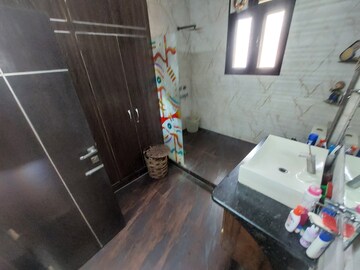 Attached Bathroom in 3 BHK Builder Floor at Mahindru Enclave – for Sale