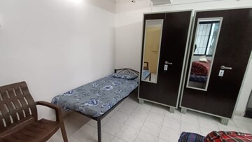 Room in  Pg at Bhandarkar Road – for Rent