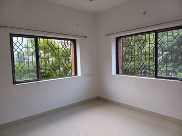 Room in 3 BHK Apartment at Greenwood Complex, Kaikhali – for Sale