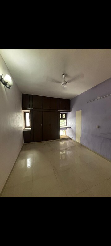 Room in 3 BHK Builder Floor at Saket – for Rent