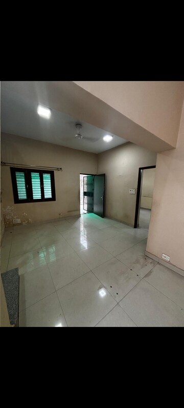 Room in 3 BHK Builder Floor at Saket – for Rent
