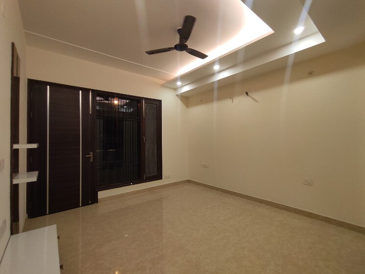 Room, sector 46 2 Bedroom 263 Sq.Yd. Builder Floor In Sector 46 Gurgaon 8824081