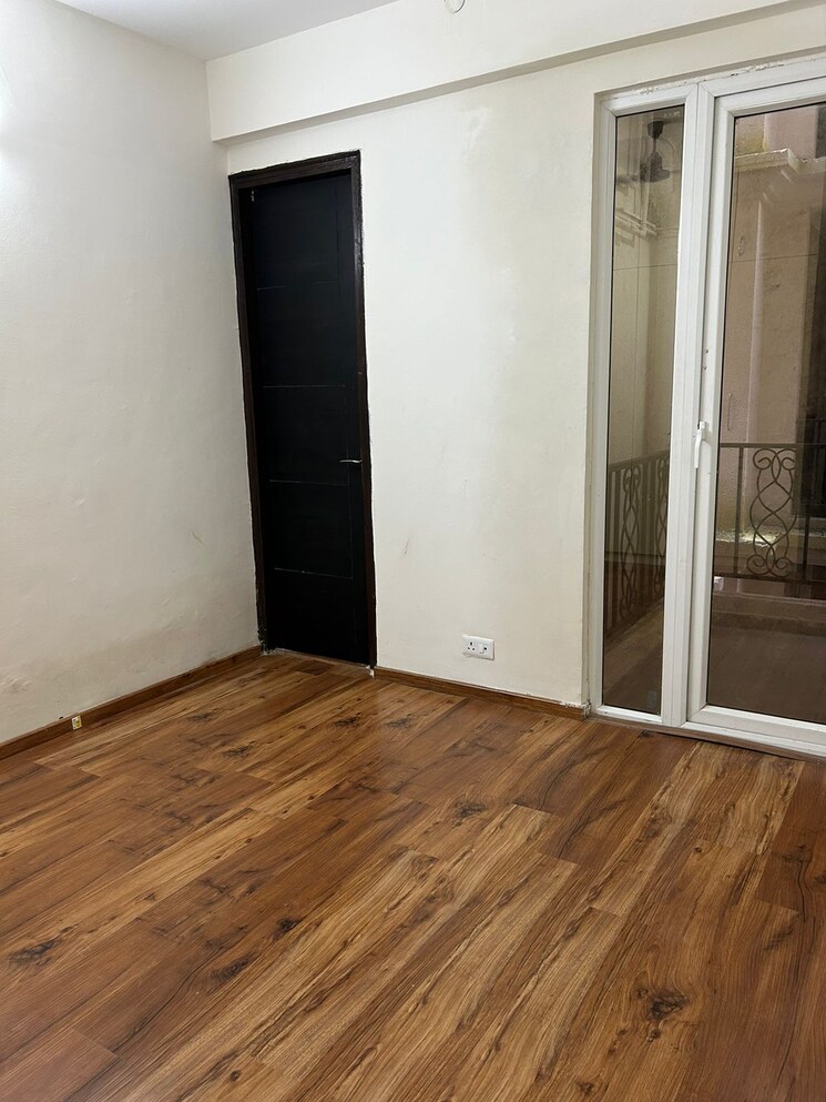 Room, signature-global-park-4-and-5 3 Bedroom 1120 Sq.Ft. Apartment In Sohna Sector 36 Gurgaon 8824201