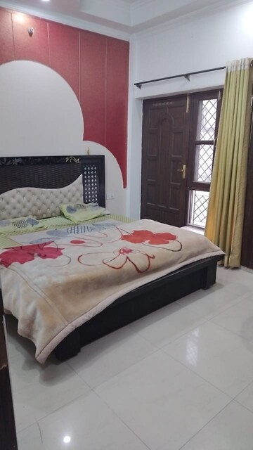 Bedroom in 2 BHK Builder Floor at Dalanwala – for Rent