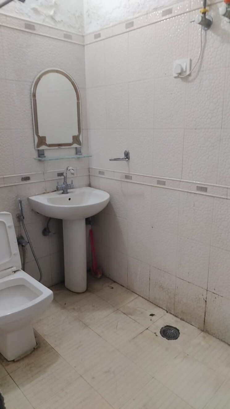 Bathroom, dalanwala 2 Bedroom 1600 Sq.Ft. Builder Floor In Dalanwala Dehradun 8824303