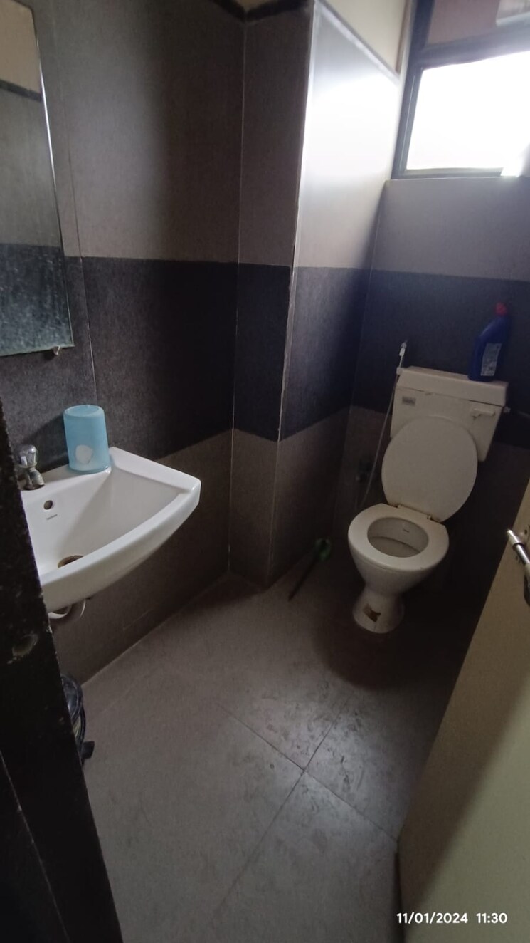 Bathroom, venus-benecia Commercial Office Space 711 Sq.Ft. In Bodakdev Ahmedabad 8824374