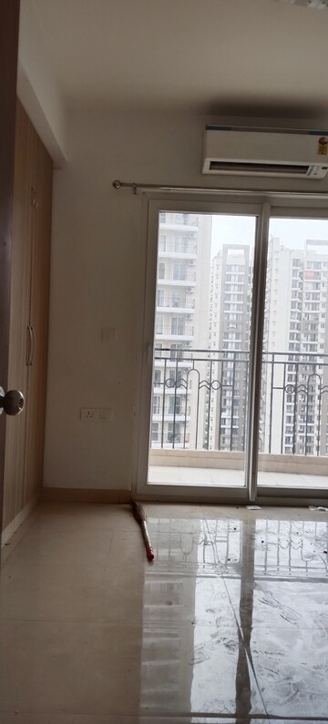 Room in 3.5 BHK Apartment at ATS Nobility, Sector 4 Greater Noida – for Sale