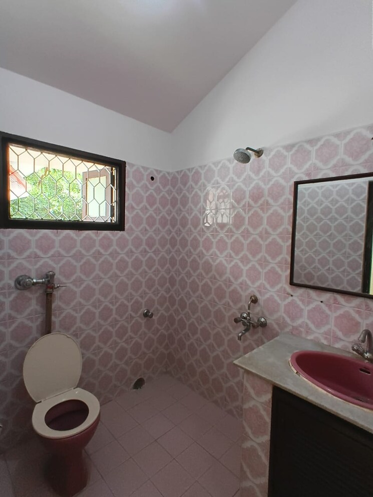 Bathroom, prestige-pine-wood 3 Bedroom 2400 Sq.Ft. Apartment In Koramangala Bangalore 8824621
