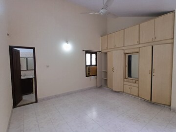 Room in 3 BHK Apartment at Prestige Pine Wood, Koramangala – for Rent