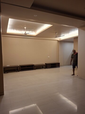 Furnished Amenities in 6+ BHK Independent House at Sector 43 – for Rent