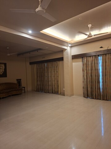 Staircase in 6+ BHK Independent House at Sector 43 – for Rent