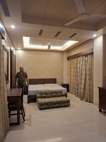 Living Room in 6+ BHK Independent House at Sector 43 – for Rent