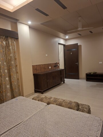 Furnished Amenities in 6+ BHK Independent House at Sector 43 – for Rent