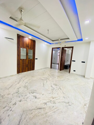 Room in 4 BHK Builder Floor at Sushant Lok 2, Sector 57 – for Sale