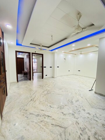 Room in 4 BHK Builder Floor at Sushant Lok 2, Sector 57 – for Sale